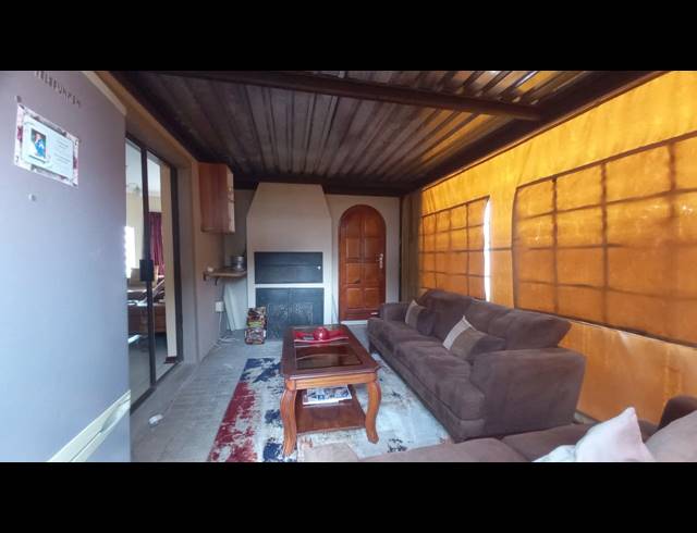 4 BEDROOM HOUSE TO LET IN MANDELA VIEW